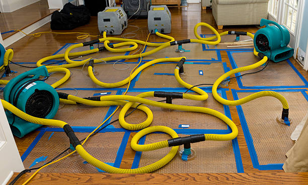 Professional Water Extraction technician working in Oak Creek, WI
